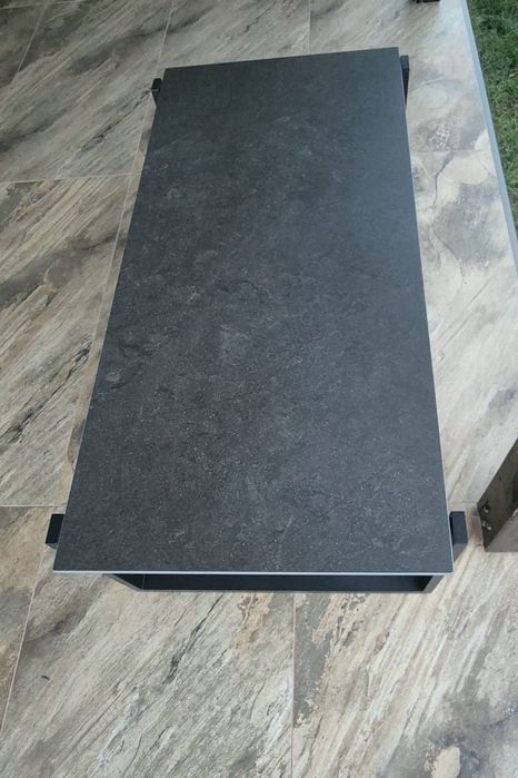 Vând măsuță din marmură