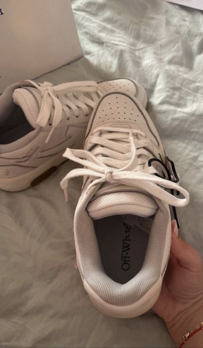 Off White- Out of Office in stare foarte buna