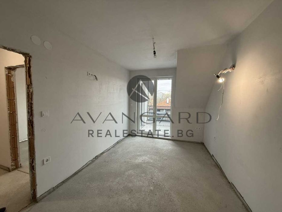 оф.25565 Тристаен с акт 16/ Кючук Париж