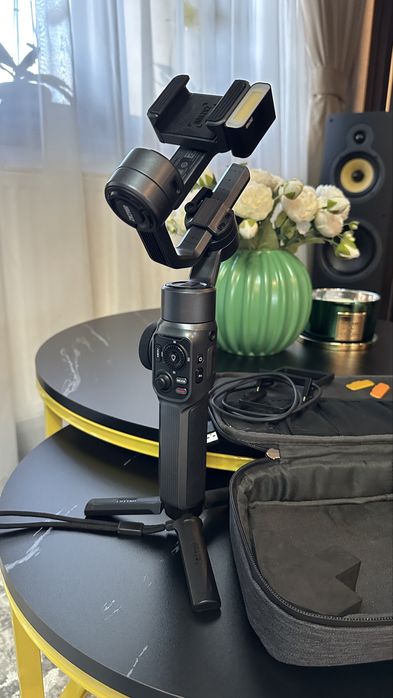 Gimbal Zhiyun Smooth 5 excelent pentru telefoane mari