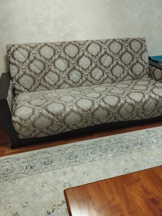 Срочно продам диван