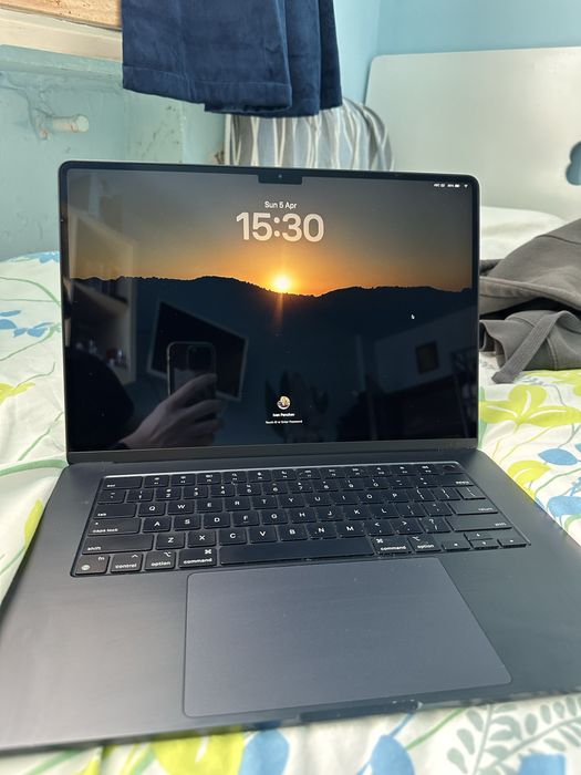 MacBook Air M2 15” 2023 / 8GB RAM / 256GB SSD