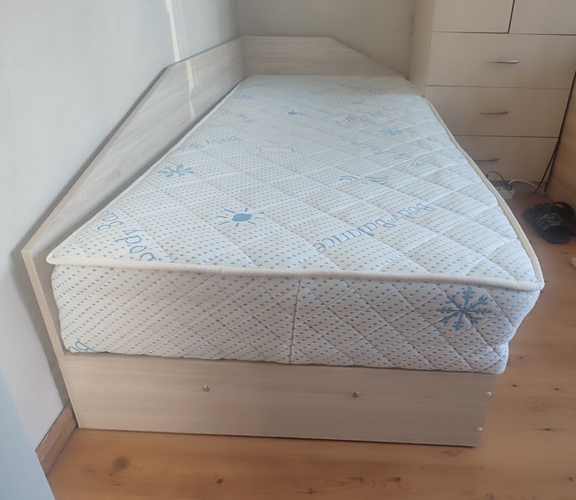 Продавам мебели за детска стая, подходящи за момче!