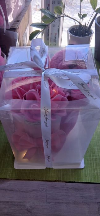 Мыльный роза с игрушкой