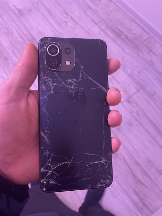 Продам телефон ксяуми