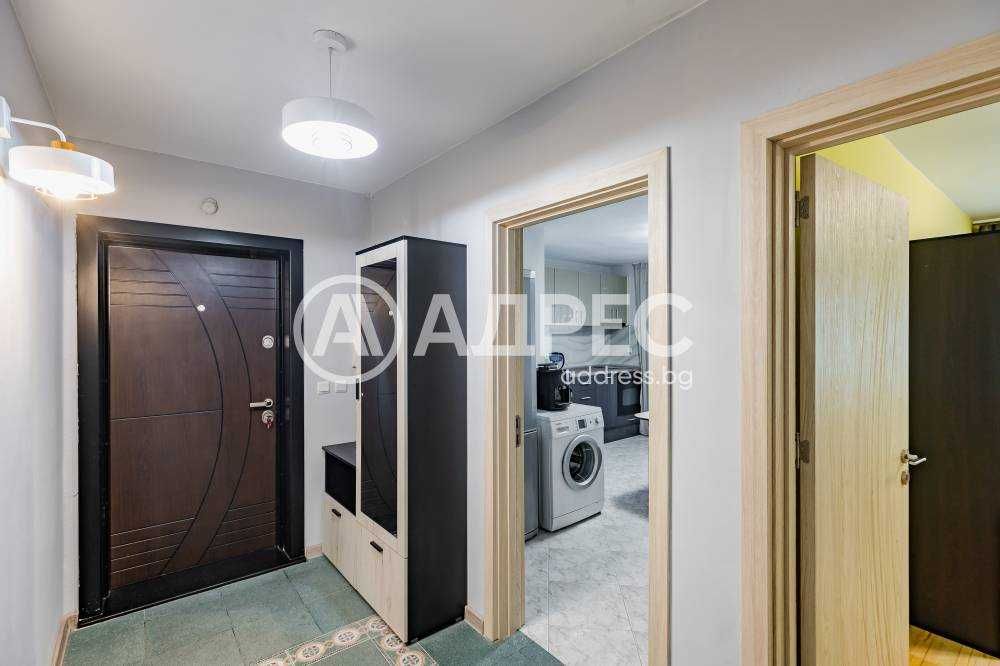 Тристаен апартамент, кв. Колхозен пазар, гр. Варна
