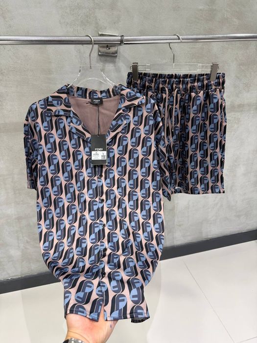 Мъжки къси екипи различни модели