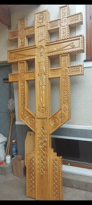 Troițe și mobilier bisericesc