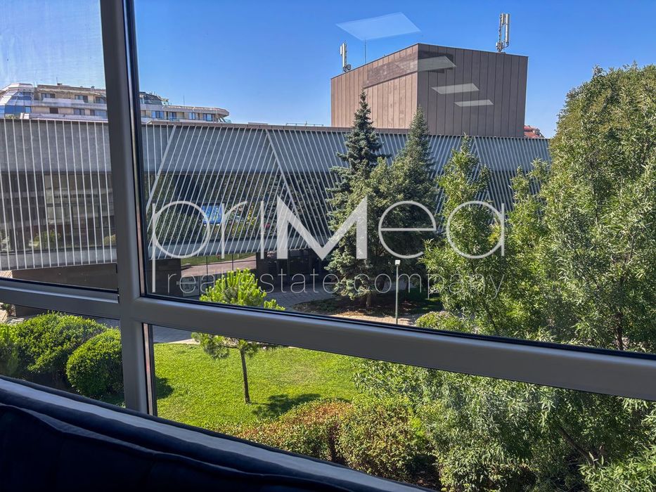 Офис в Бургас-Център площ 30кв.м цена 350евро