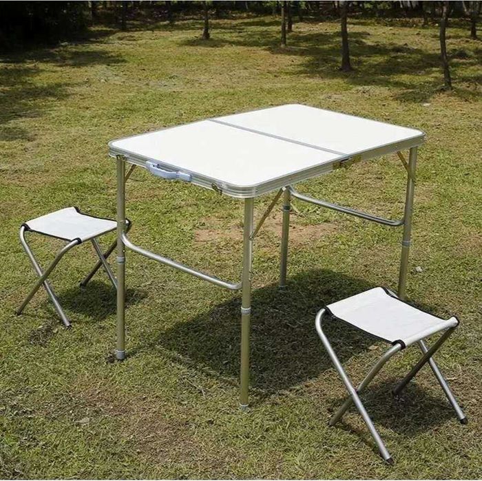 Комплект сгъваеми маса и столове подходящи за къмпинг и градина