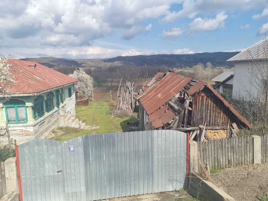 Casă de vânzare  Comuna Crețeni, județul Vâlcea la 12 km de Dragasani,