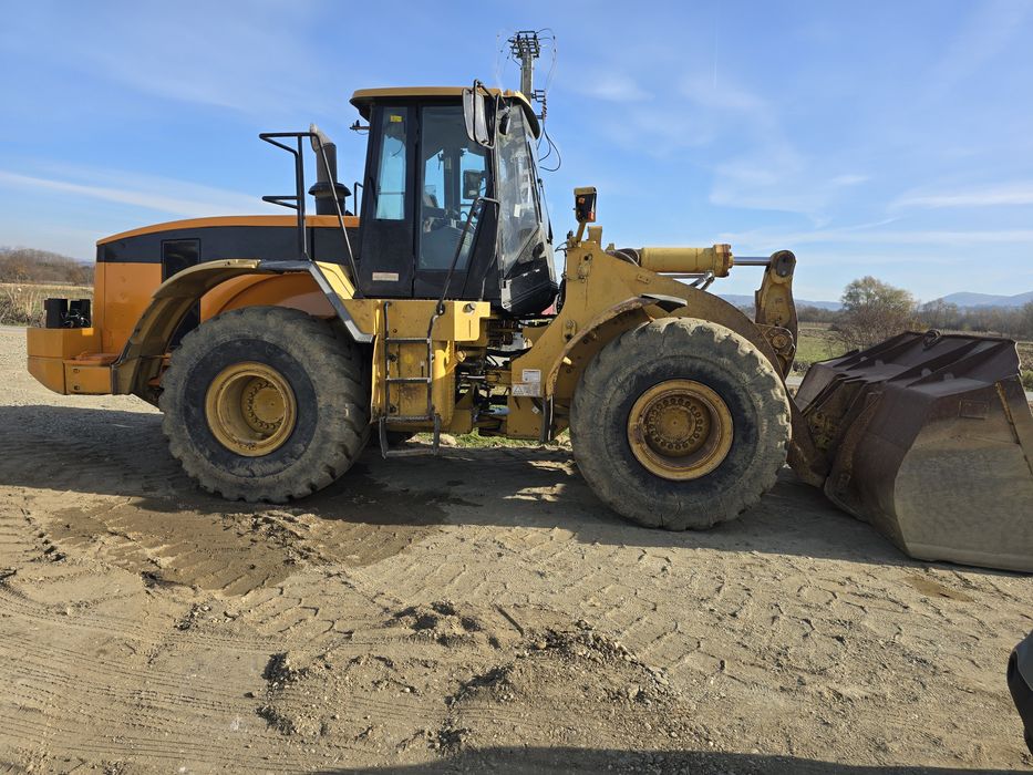 Încarcator frontal CAT 966 G închiriez