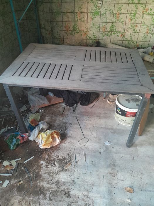 Продаётся стол 2 штук