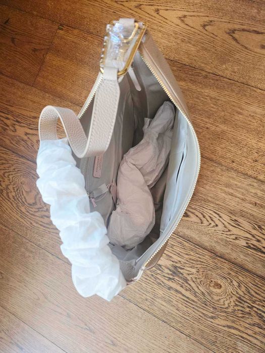 НОВА! Луксозна чанта Coccinelle Priscilla Nude, естествена кожа, с цип