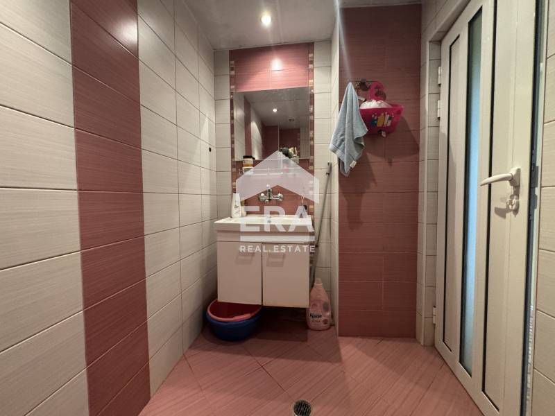 Продава се Тристаен апартамент в Русе, Дружба 2 - 111 кв.м за 1485 €/кв.м - Снимка #9