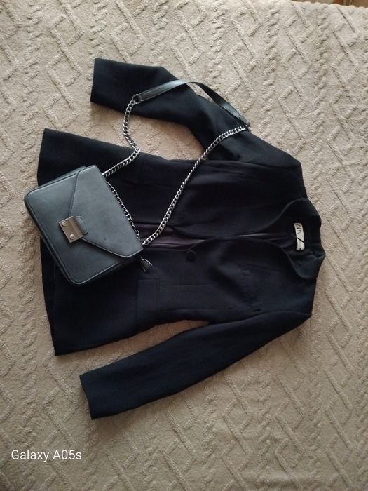 Елегантно черно дамско сако Зара