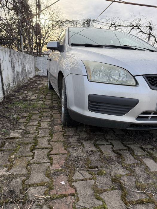 Vand ford focus pret 1700€ negociabil