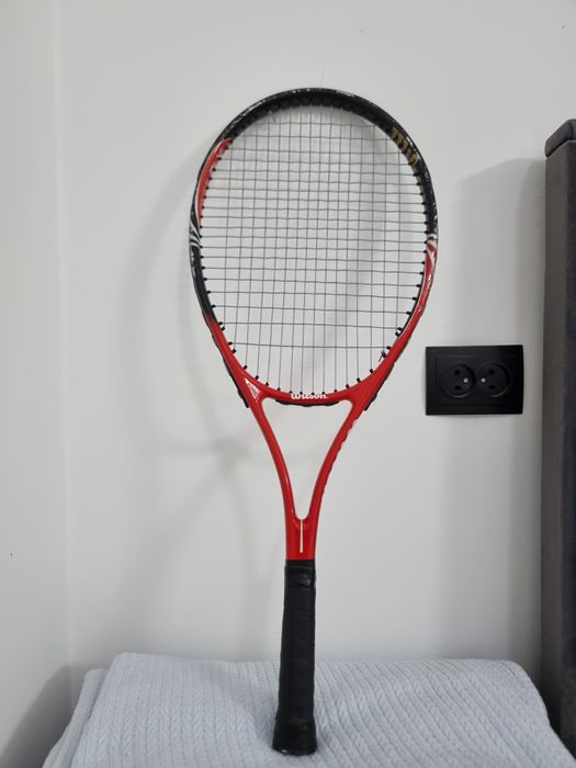 Продаю теннисную ракетку с чехлом