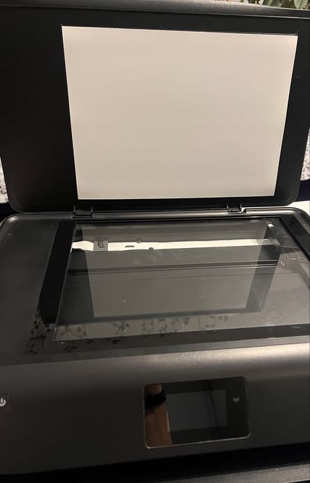 Imprimantă HP Envy 5030 – stare perfectă + cartuș negru nou