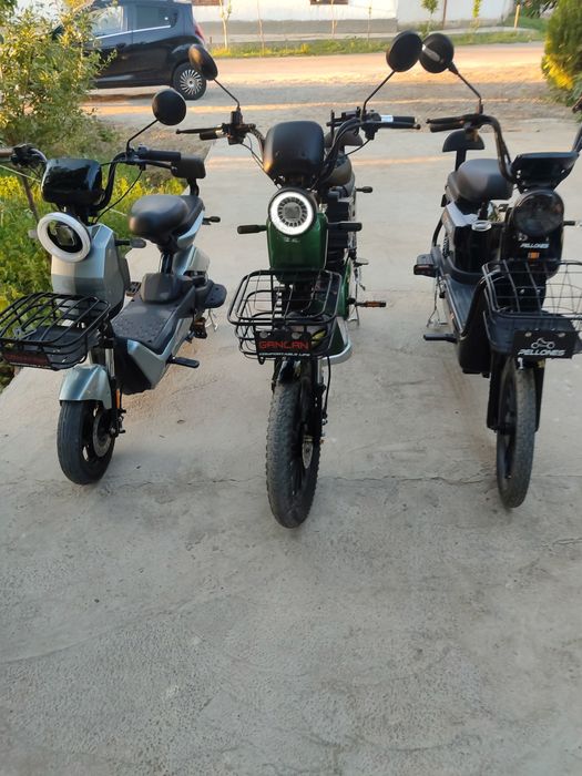 Mini skuter.batarae velik