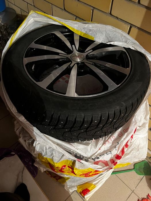 Зимние шины с дисками 215/55 R17