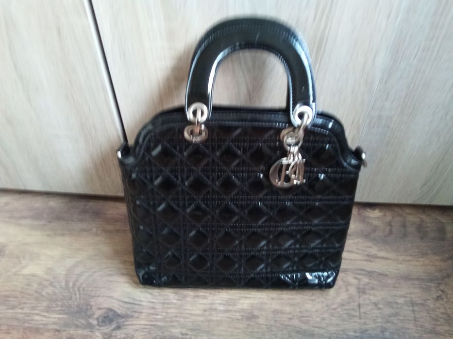 Дамски маркови чанти Chanel   , Cristian Dior и  Guess, изключително запазени