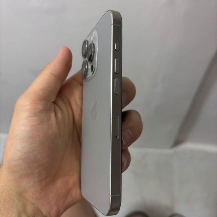 Iphone 15про серый титан