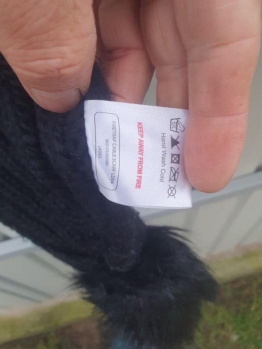 Fular dama cu ciucuri