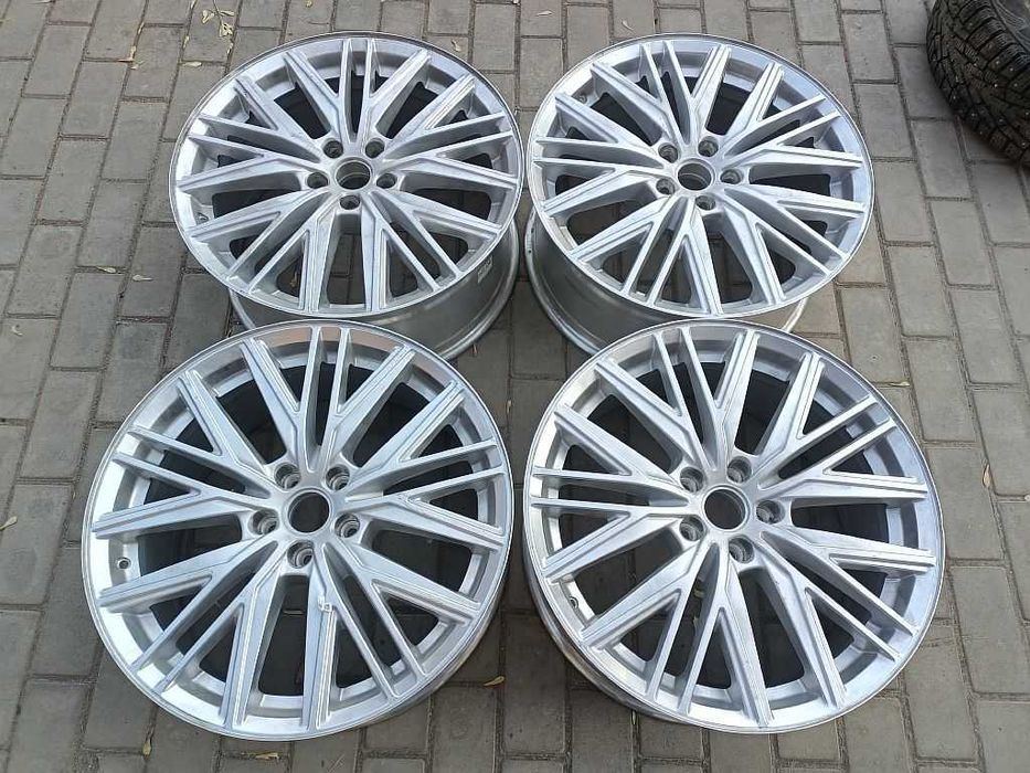 Продам новые легкосплавные диски R20 "Вектор B235".