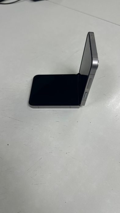 Продам самсунг galaxy Z Flip 6