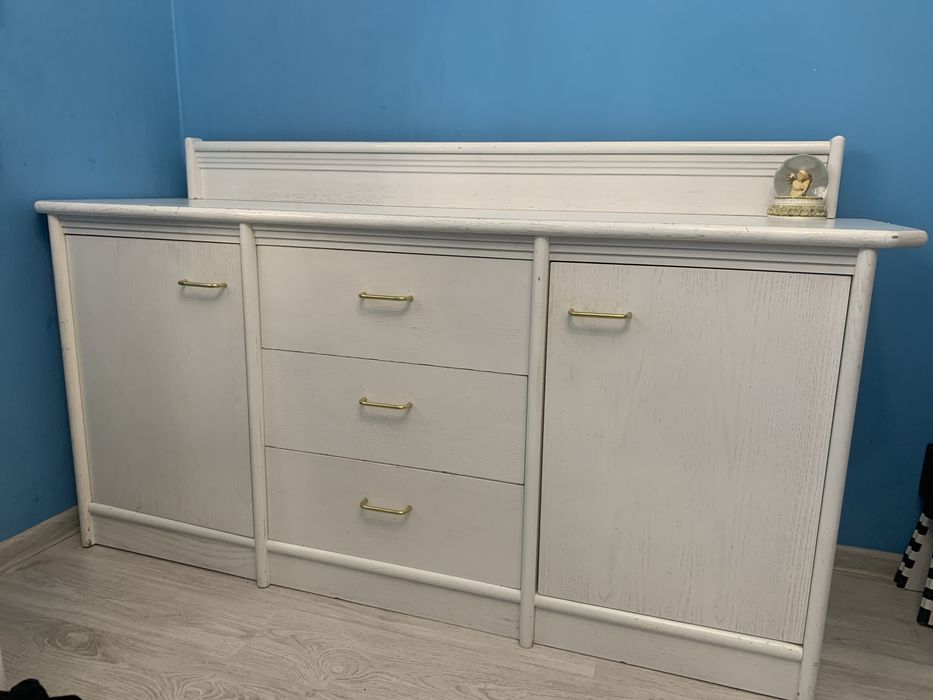 Скрин и нощно шкафче