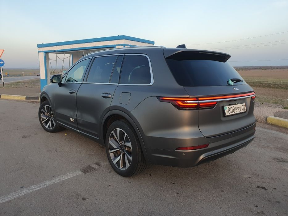 Автомобиль Li one