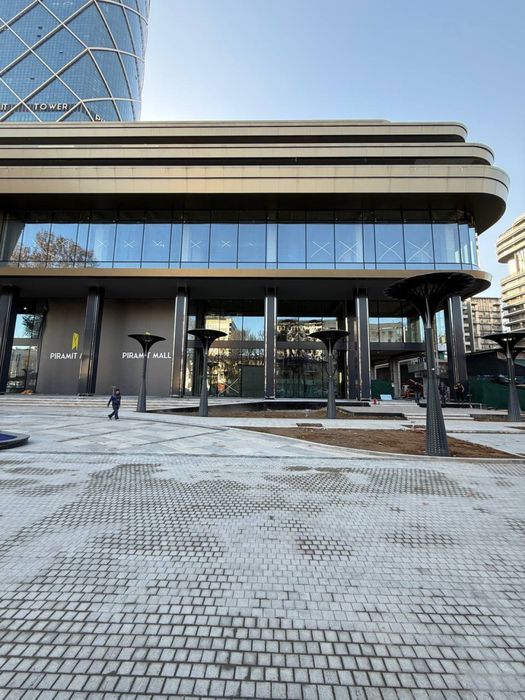 Бабура ТЦ “Piramit Mall” Коммерческое помещение, 562,4м2. Первая линия
