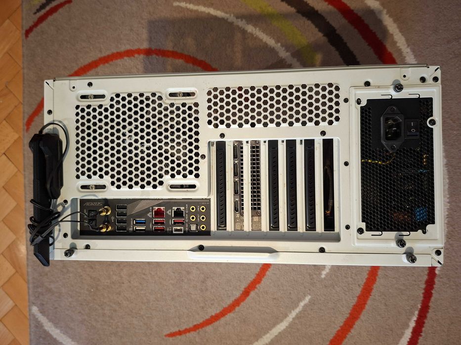 Продавам геймърски компютър AMD Ryzen 7 5800X  NVIDIA GeForce RTX 3070  RAM: 32 GB 2TB SSD