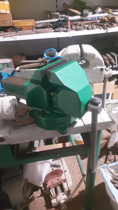 Тисы , тиски  СССР