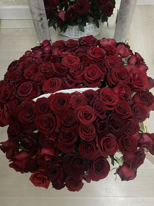 Букет 101 роза в корзине