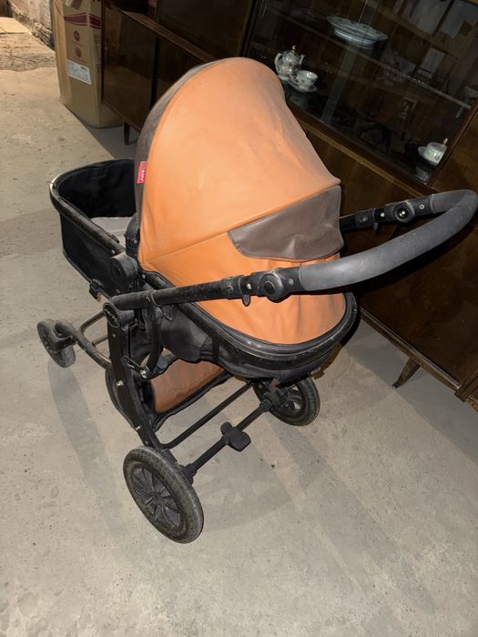 Kolyaska juda yaxshi holatda