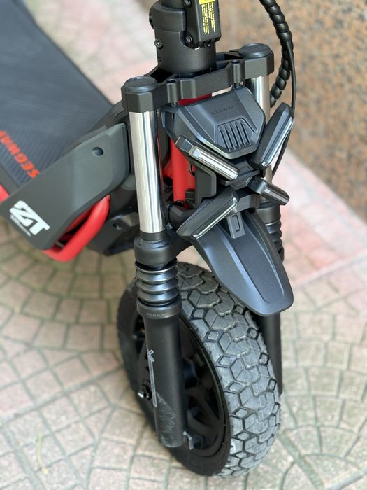 Нова!Електрическа тротинетка Segway ZT3 Pro