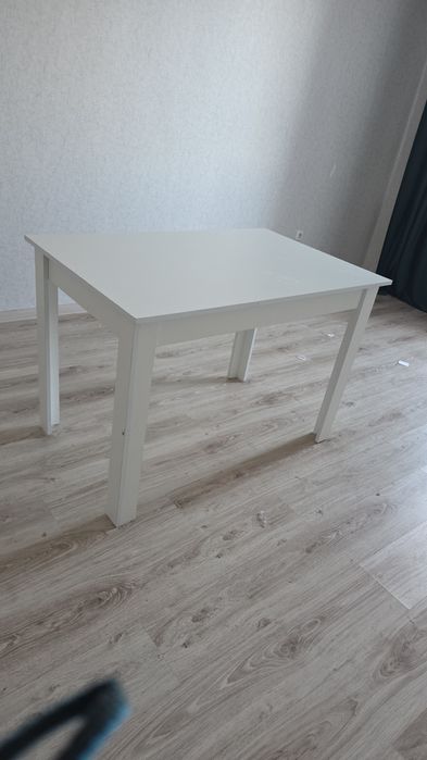 Стол со стульмя в отличном состояний