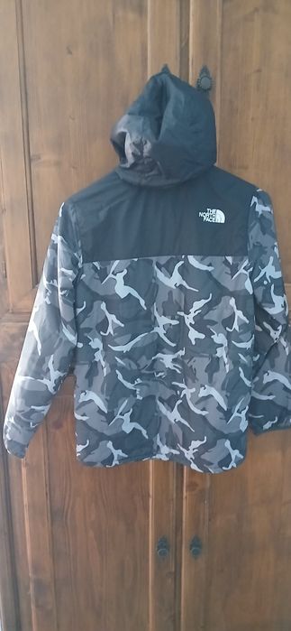 Geaca adolescenti 13-14 ani(L)fara defecte sau urme de uzura.