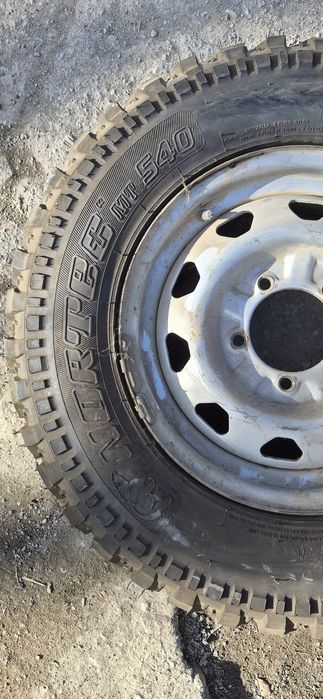 Продам шины на УАЗ 225/75/16