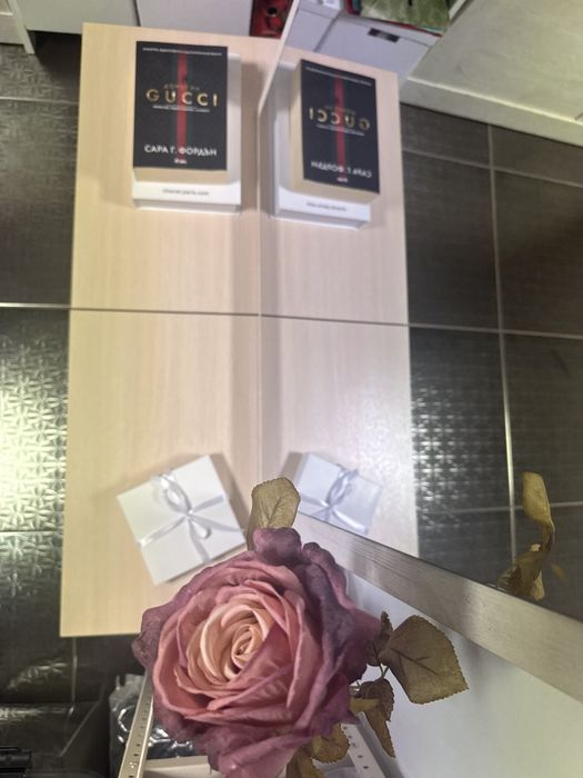 Огледало + две отворени шкафчета