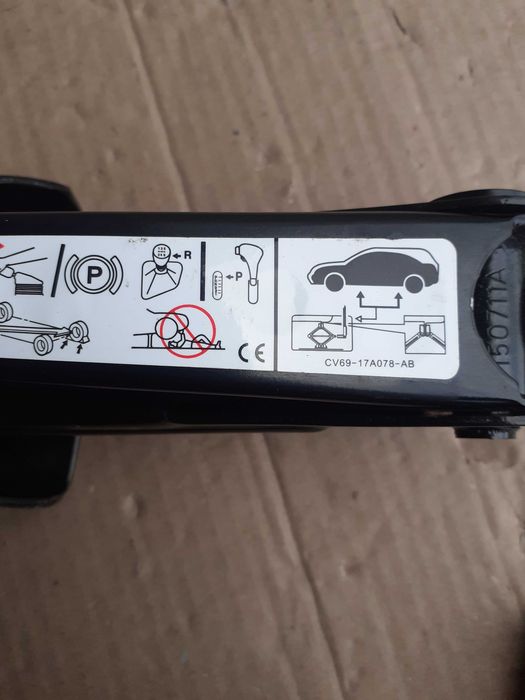 Cric,cheie de roti FORD Kuga, Edge, Puma