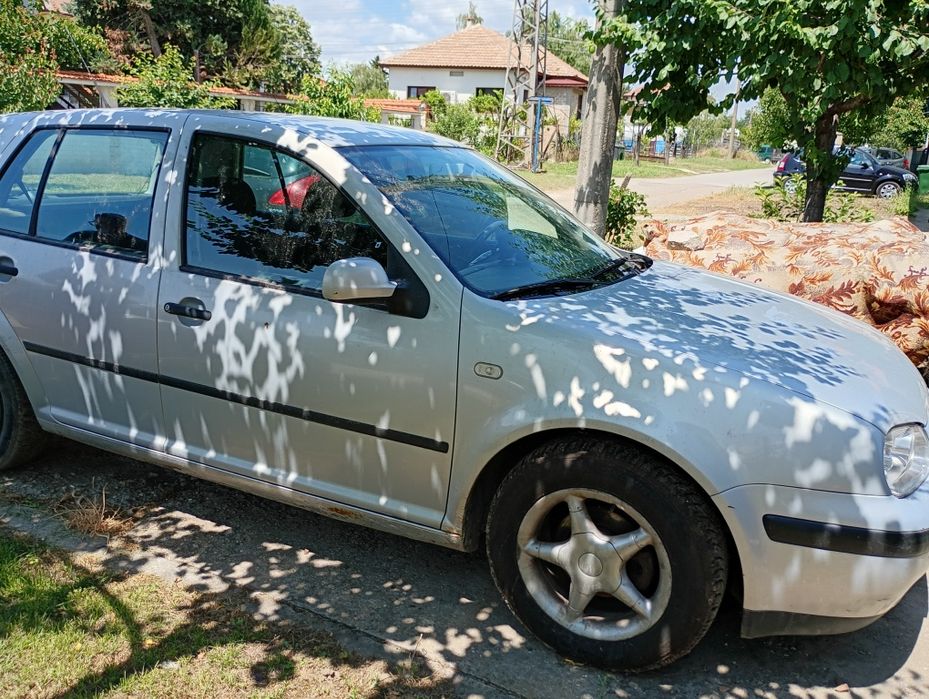 Продавам ГОЛФ 4,1.4,76к