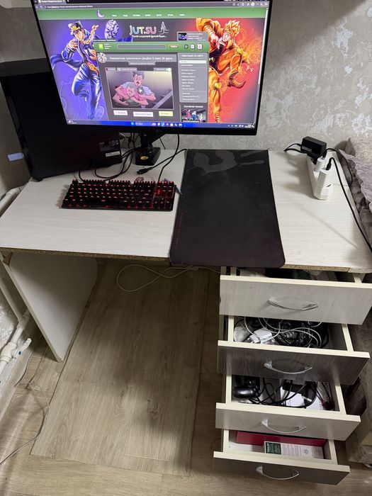 Компьютерный стол