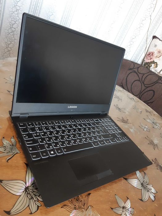 Геймърски лаптоп Lenovo Legion Y540-15IRH-PGO за ремонт или части