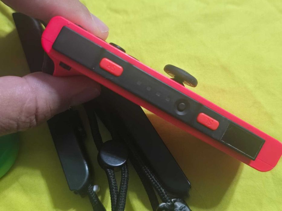 Set controllere originale Nintendo Switch Joy-Con Neon Green / Neon Red
