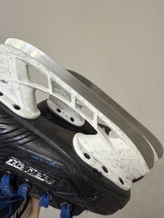 Хоккейные коньки bauer