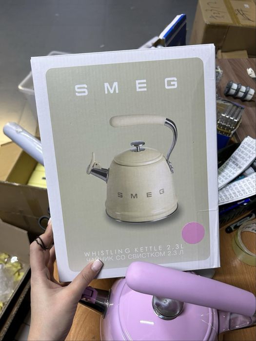 Смег газовый чайник розовый