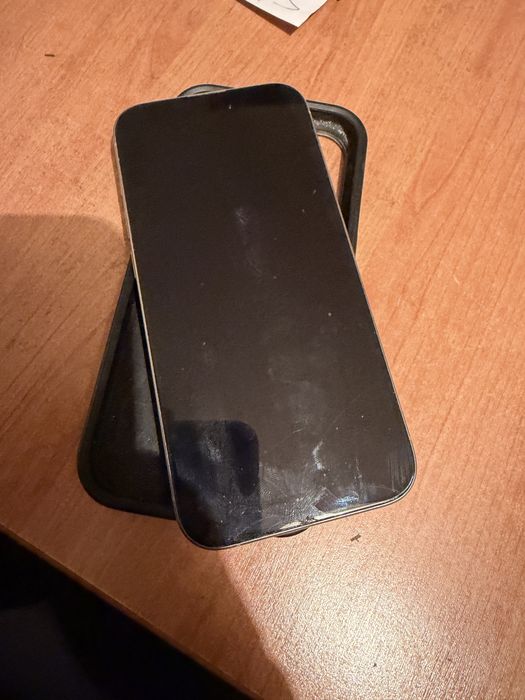 Продавам Iphone 15 pro 128GB